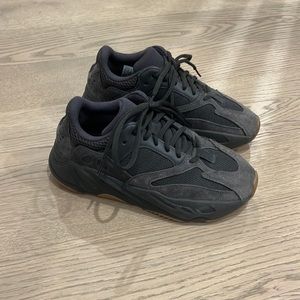 Women’s Adidas Yeezy, 500 utility black, size 6 barley worn